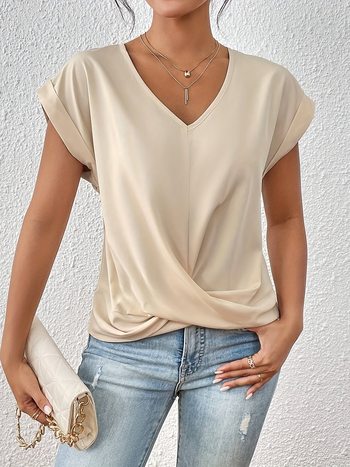 Eliana - Casual T-Shirt with Sweetheart Neckline